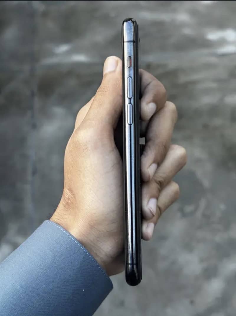 Apple iPhone 11 Pro 4