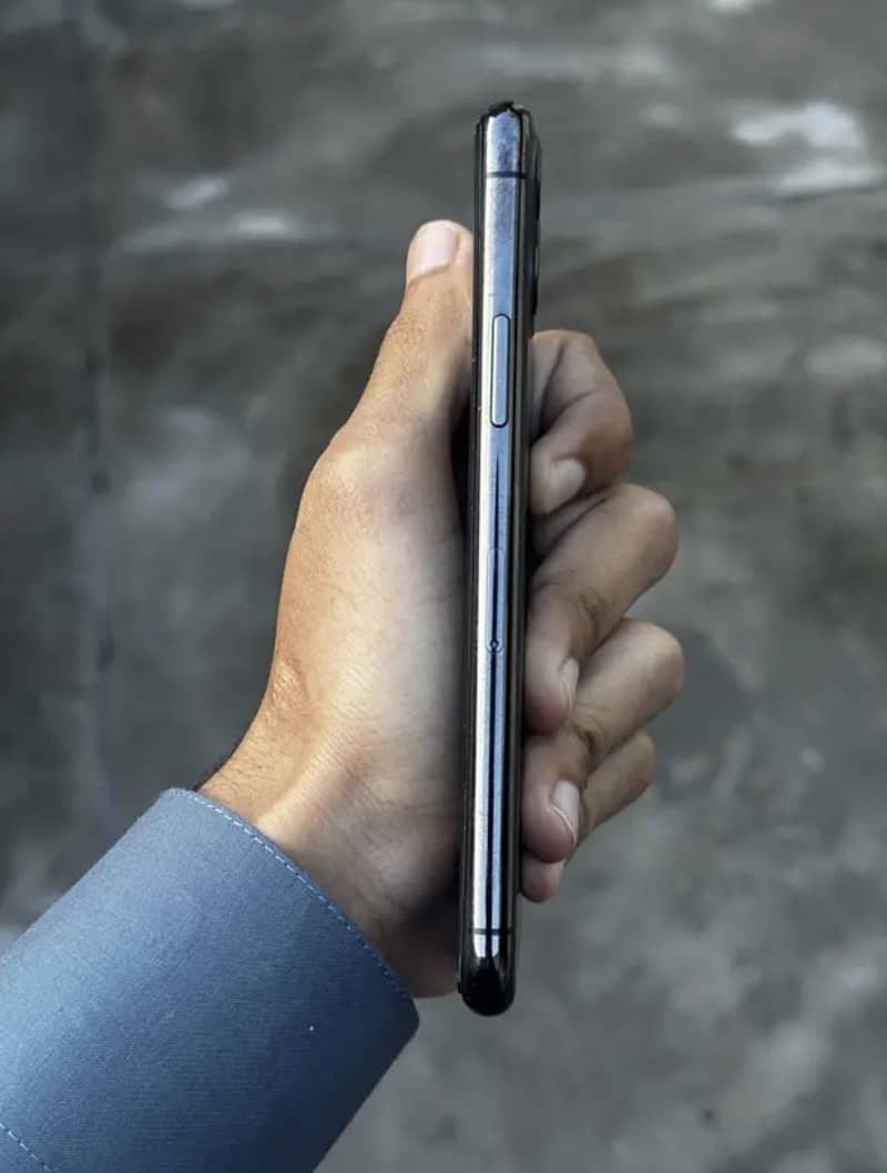 Apple iPhone 11 Pro 7