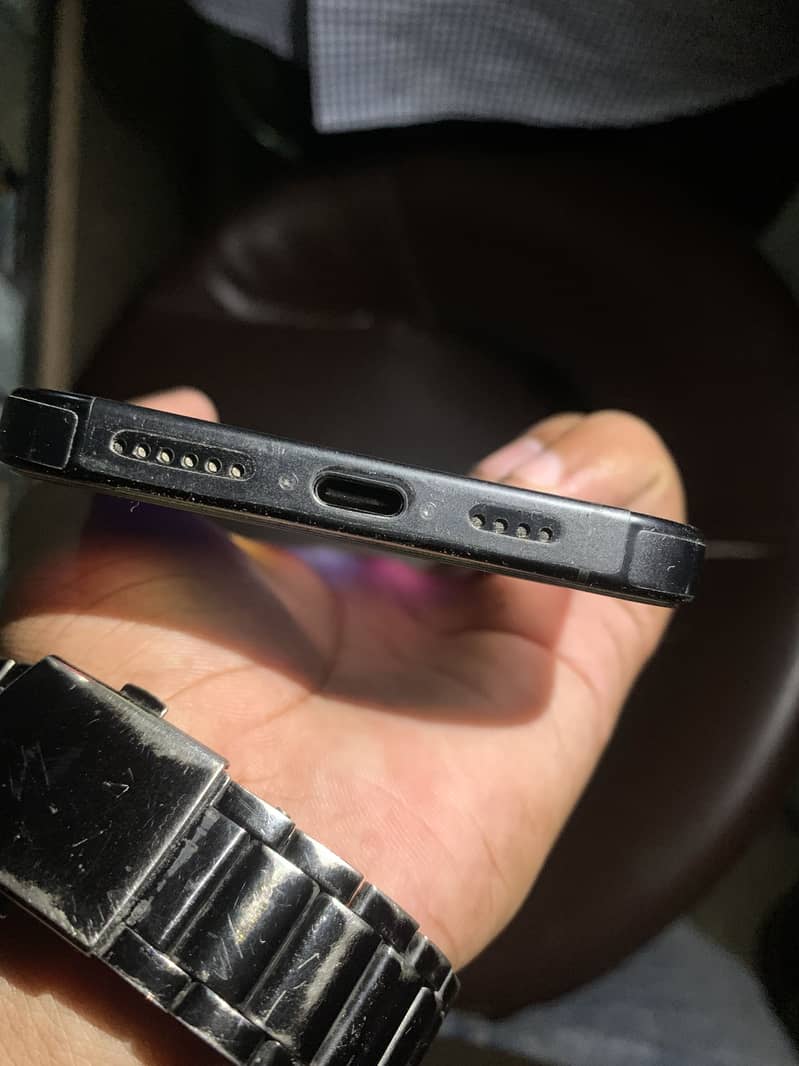 Apple iPhone 16 Pro Max 0