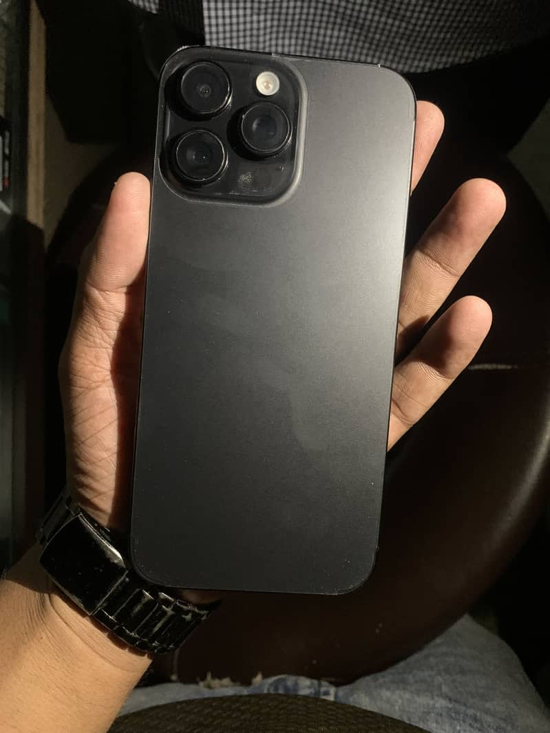 Apple iPhone 16 Pro Max 3