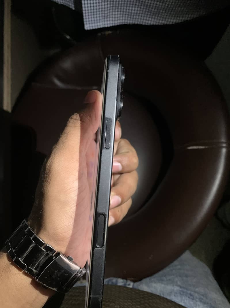 Apple iPhone 16 Pro Max 6