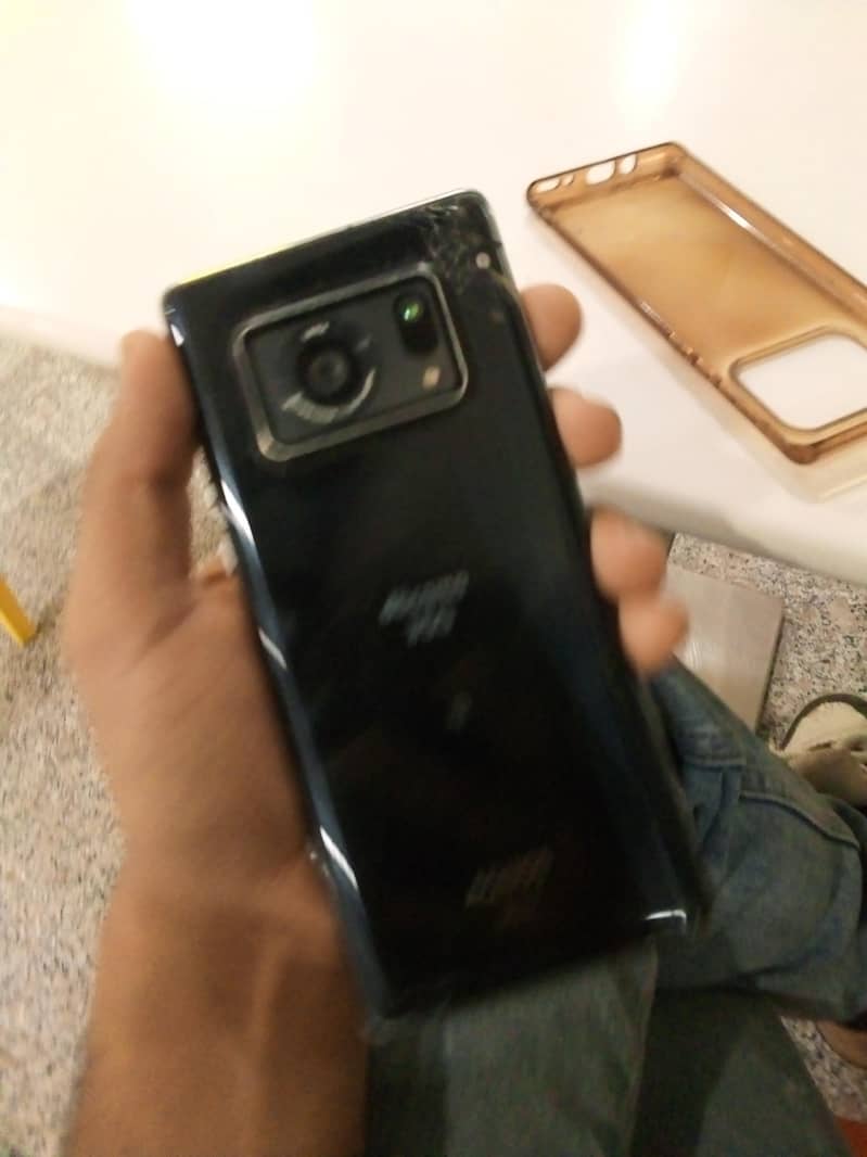Sharp Aquos R6 0