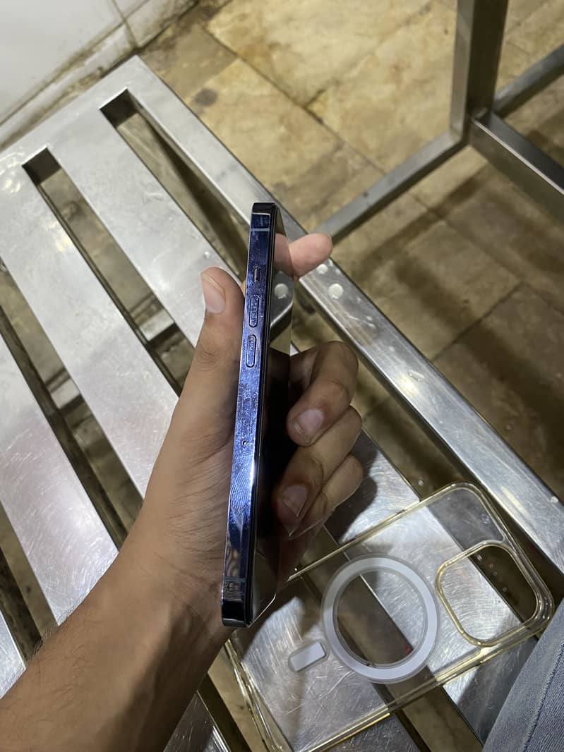 Apple iPhone 13 Pro 1