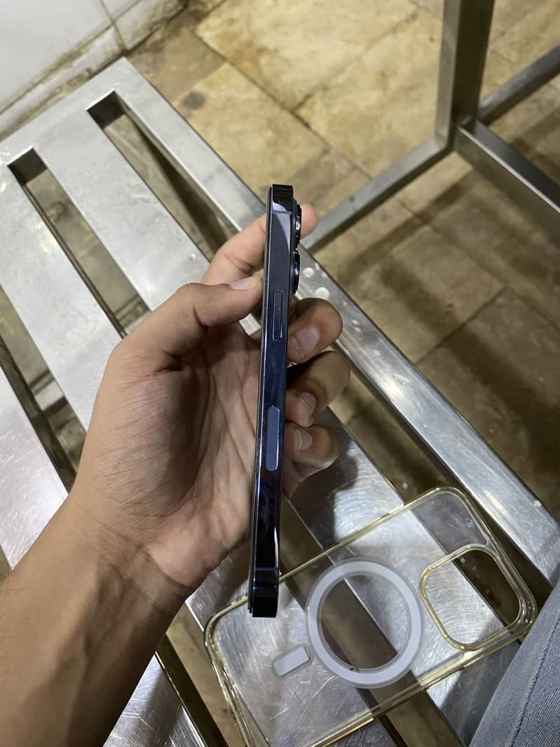 Apple iPhone 13 Pro 2