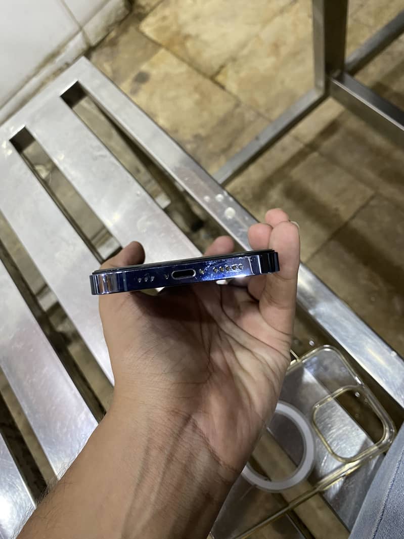 Apple iPhone 13 Pro 4