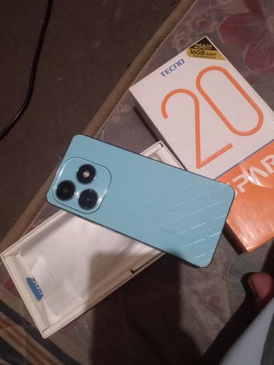 Tecno Spark 20 with box