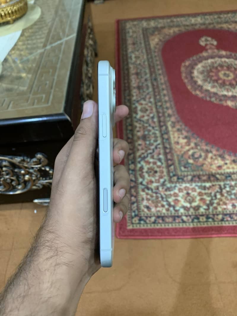 Apple iPhone 17 Pro Max 4