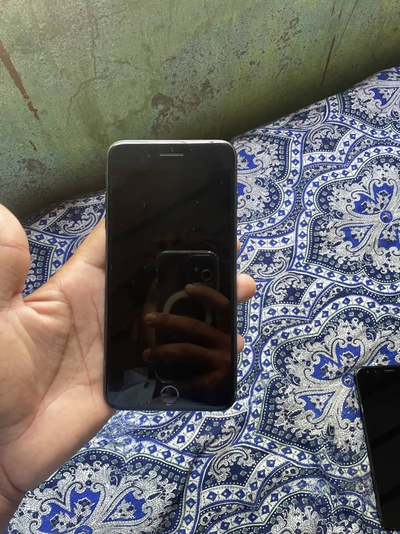 Apple iPhone 7 Plus 2