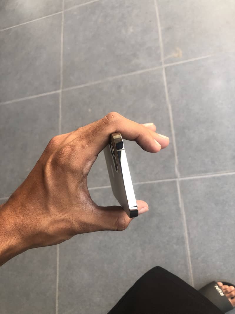 Apple iPhone 12 Pro 2