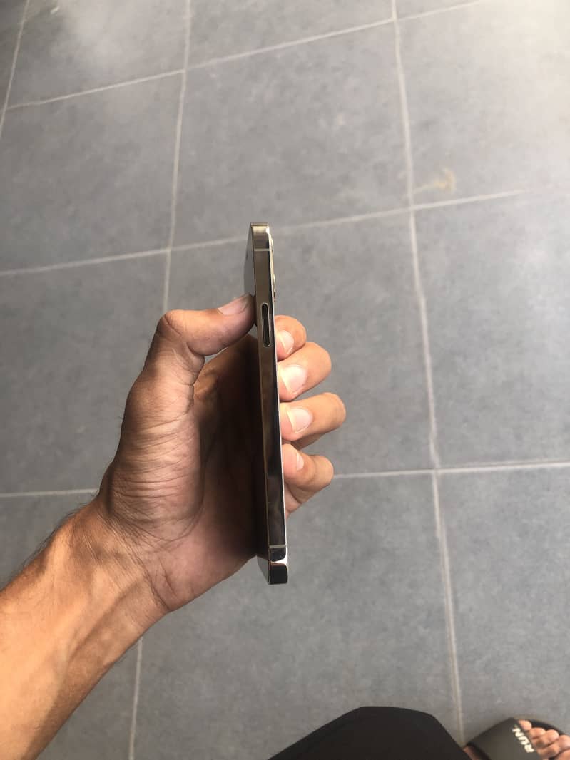 Apple iPhone 12 Pro 6