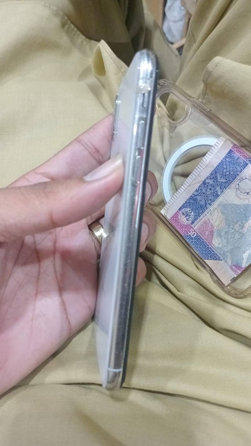 Apple iPhone X 3