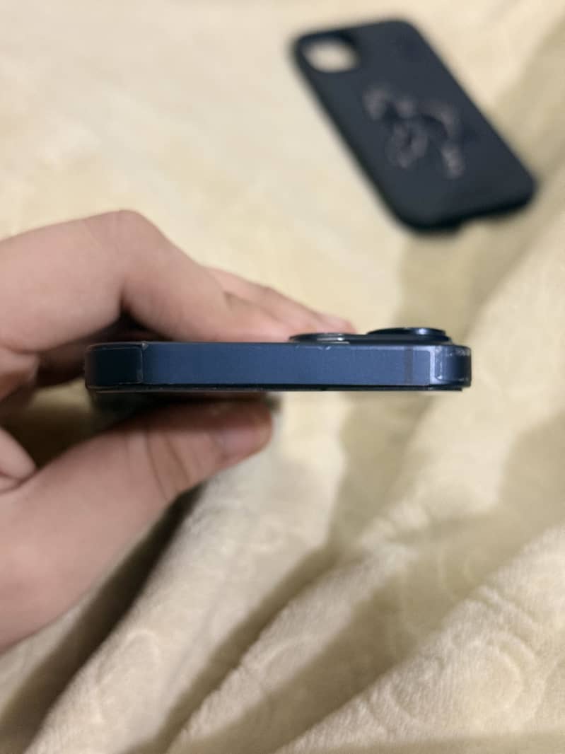 Apple iPhone 14 4