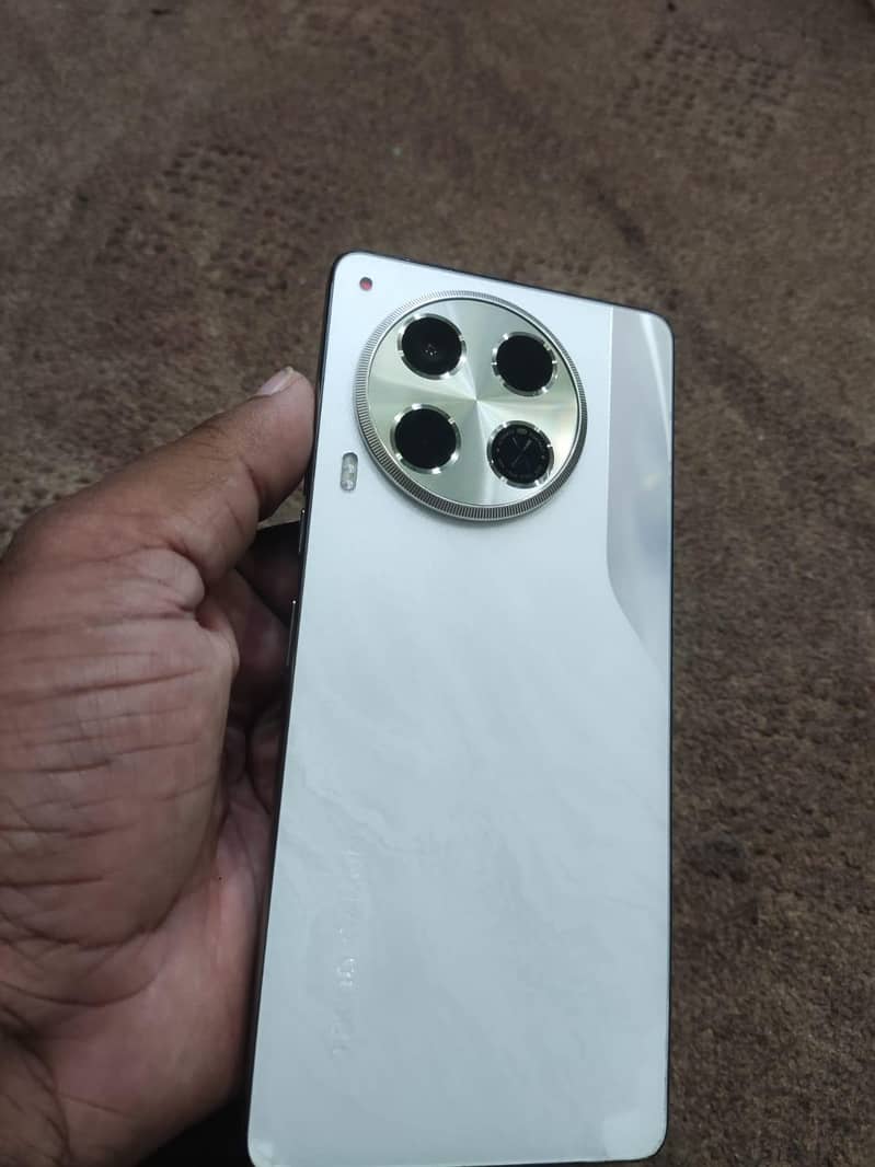 Tecno CAMON 30 0