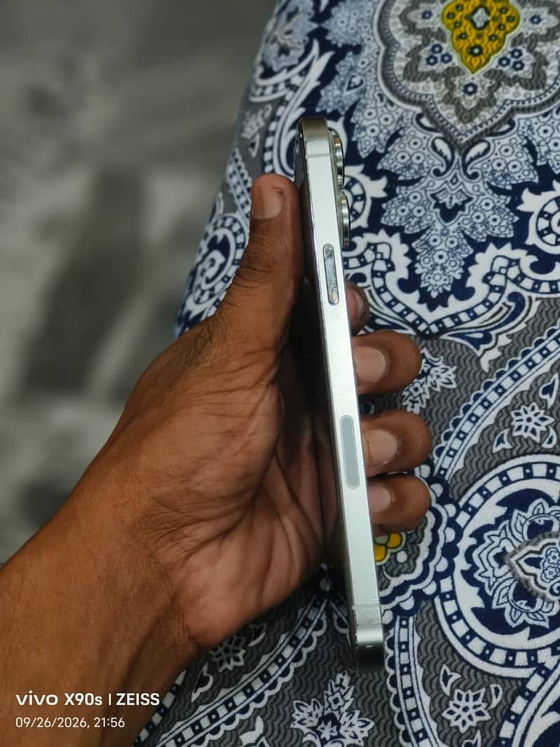 Apple iPhone 13 Pro Max 2