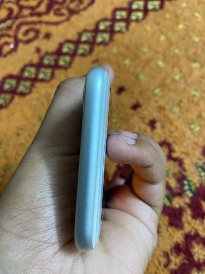 Apple iPhone 8 6