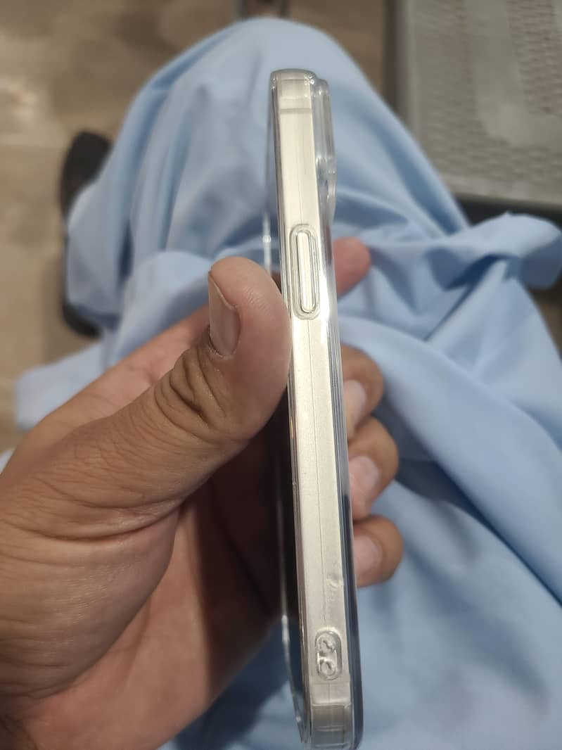 Apple iPhone 14 4