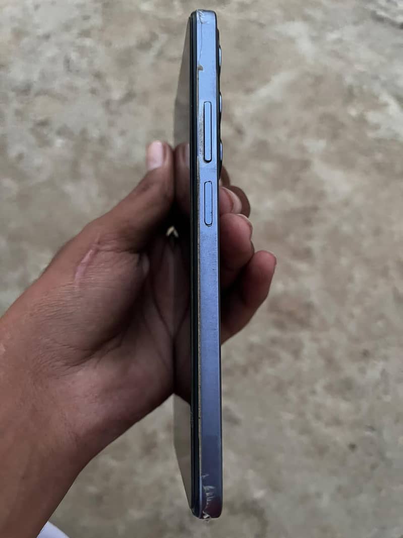 Realme C75x 4