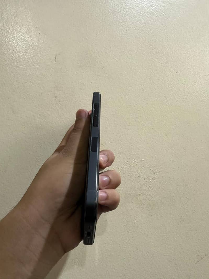 Apple iPhone 15 pro 2