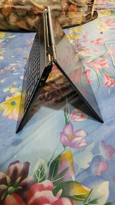 Toshiba protégé 360 X20W I5 7TH GEN 8GB RAM