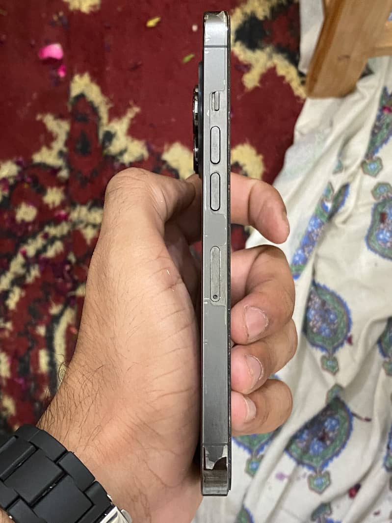 Apple iPhone 13 Pro 1
