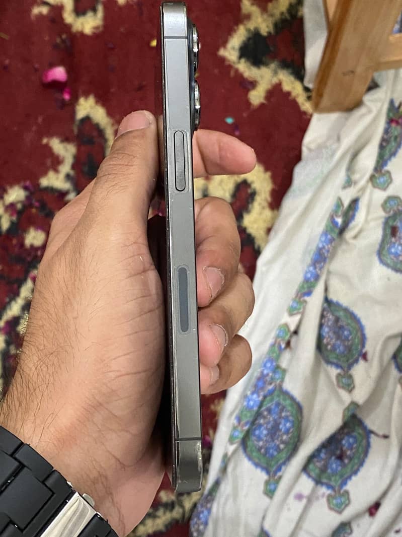 Apple iPhone 13 Pro 2