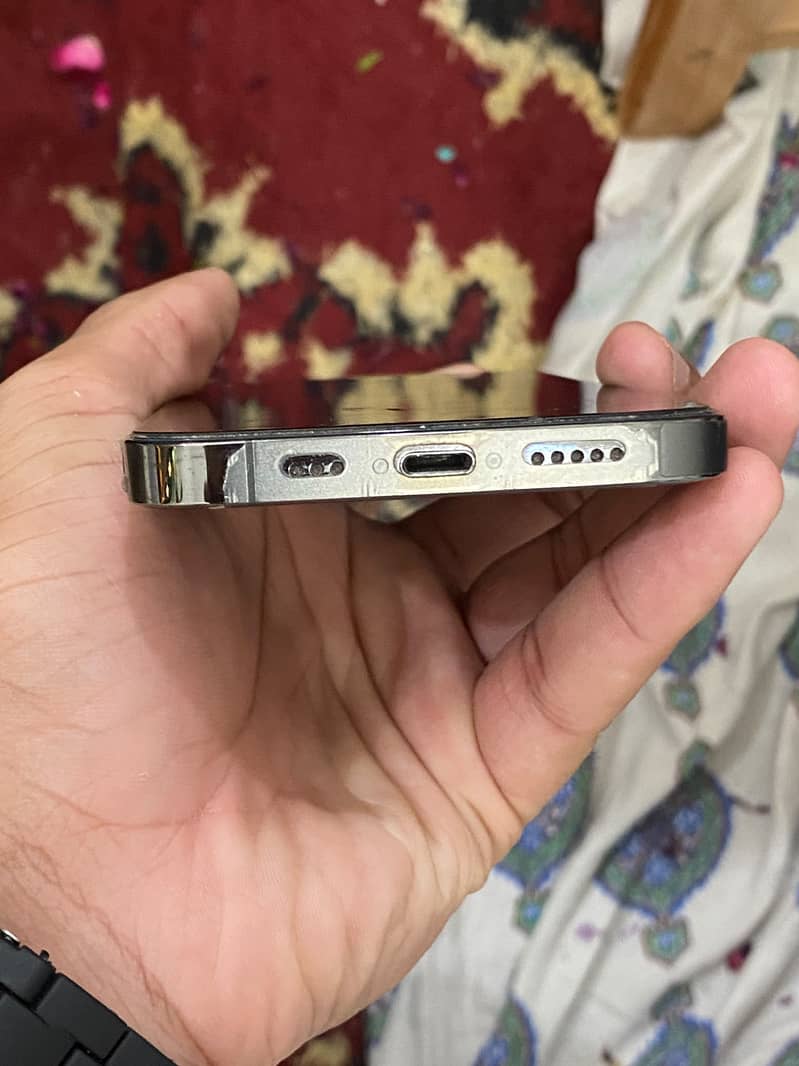 Apple iPhone 13 Pro 3