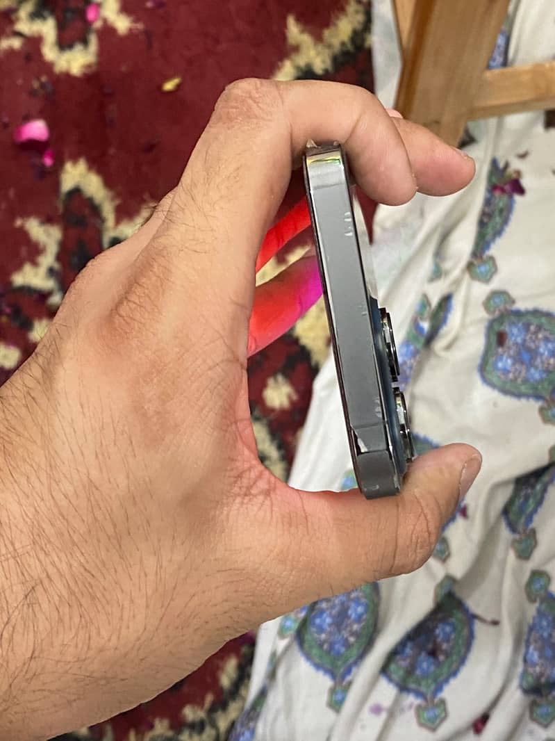 Apple iPhone 13 Pro 4