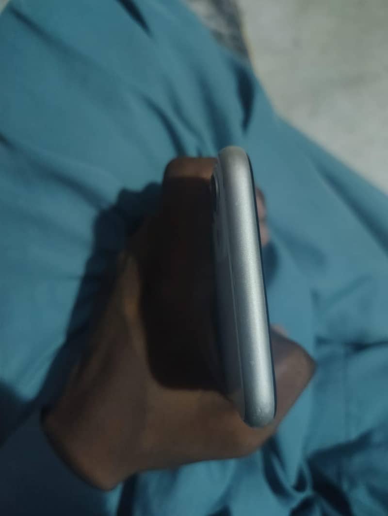 Apple iPhone 11 3