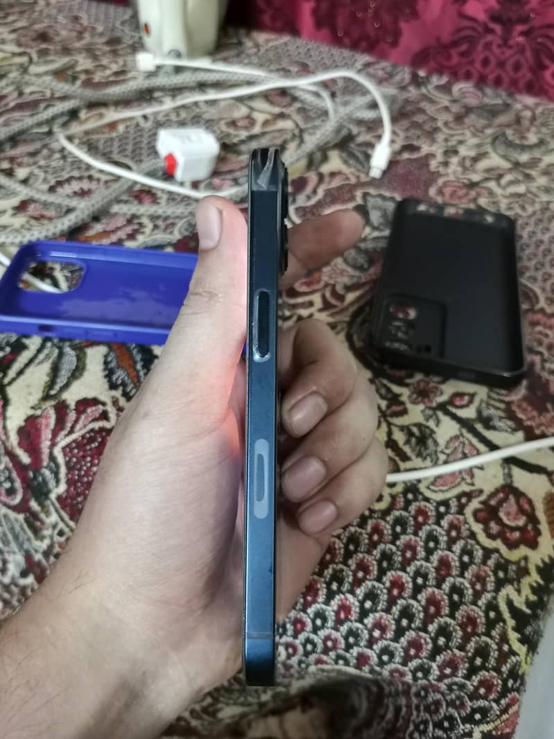 Apple iPhone 13 7