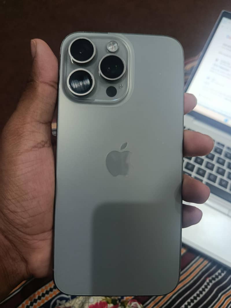 Apple iPhone 15 Pro Max 2