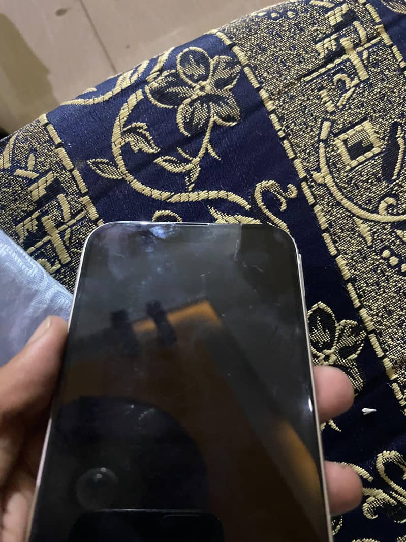 Apple iPhone 13 1