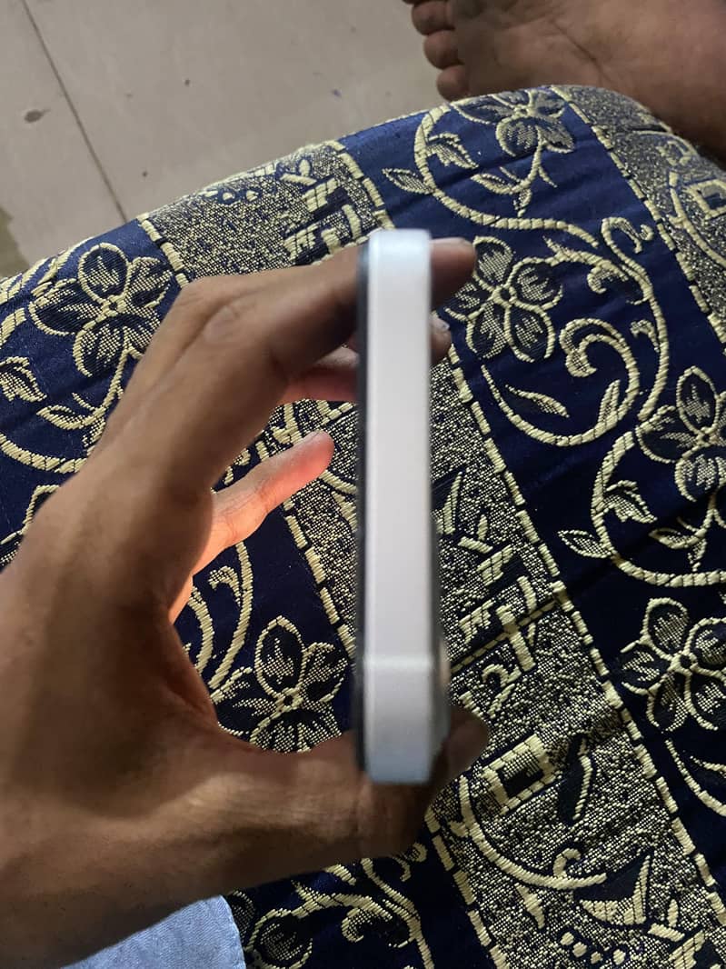 Apple iPhone 13 3