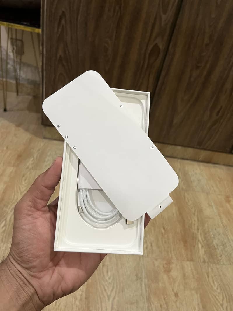 Apple iPhone 16 Pro Max 3