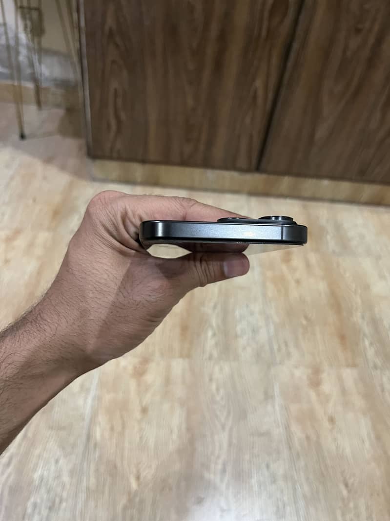 Apple iPhone 16 Pro Max 5