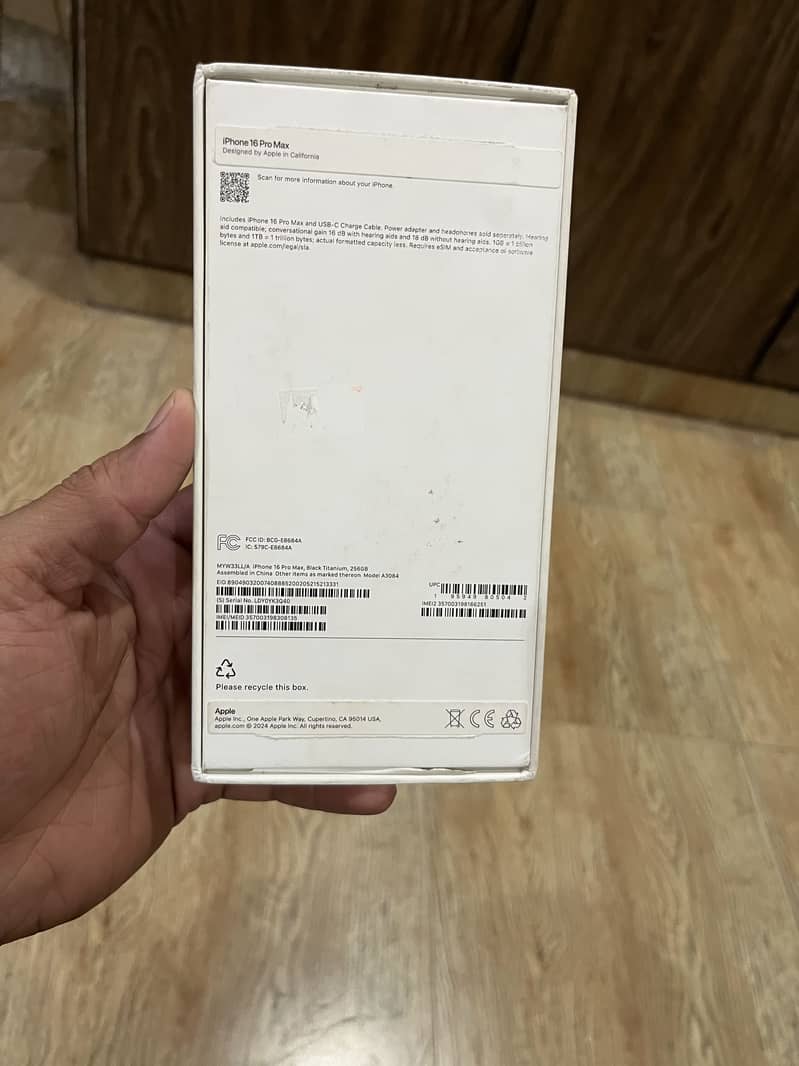 Apple iPhone 16 Pro Max 8