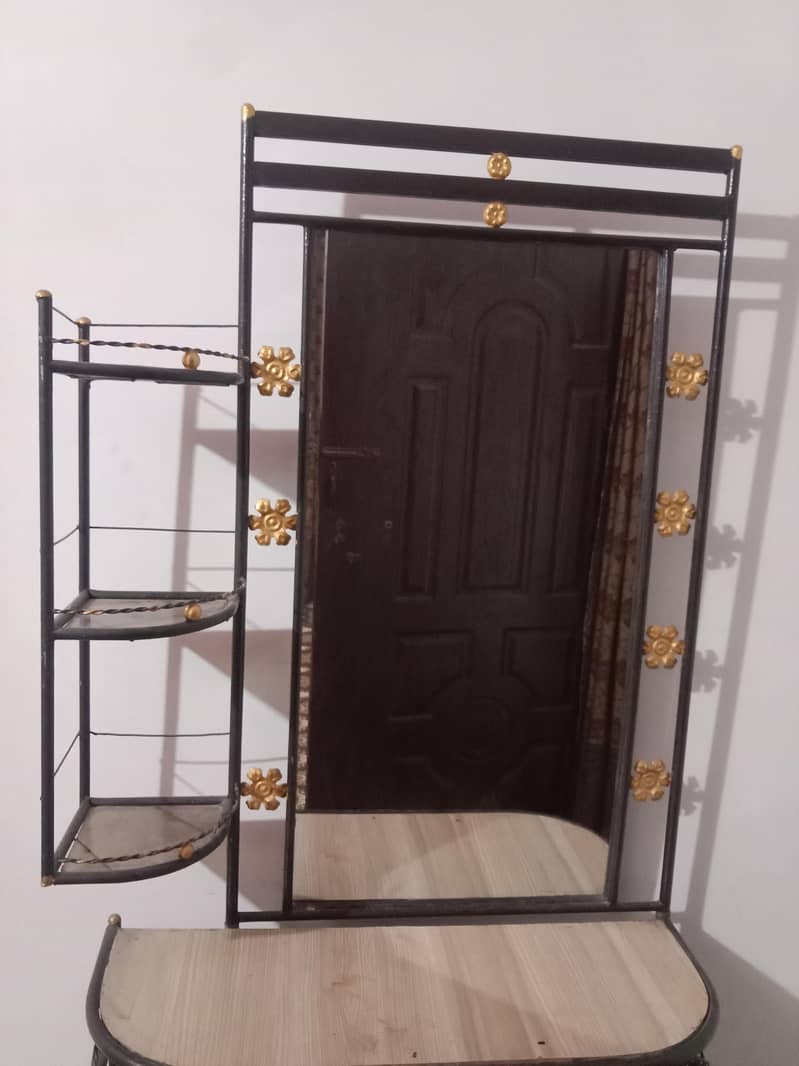 dressing table iron 0