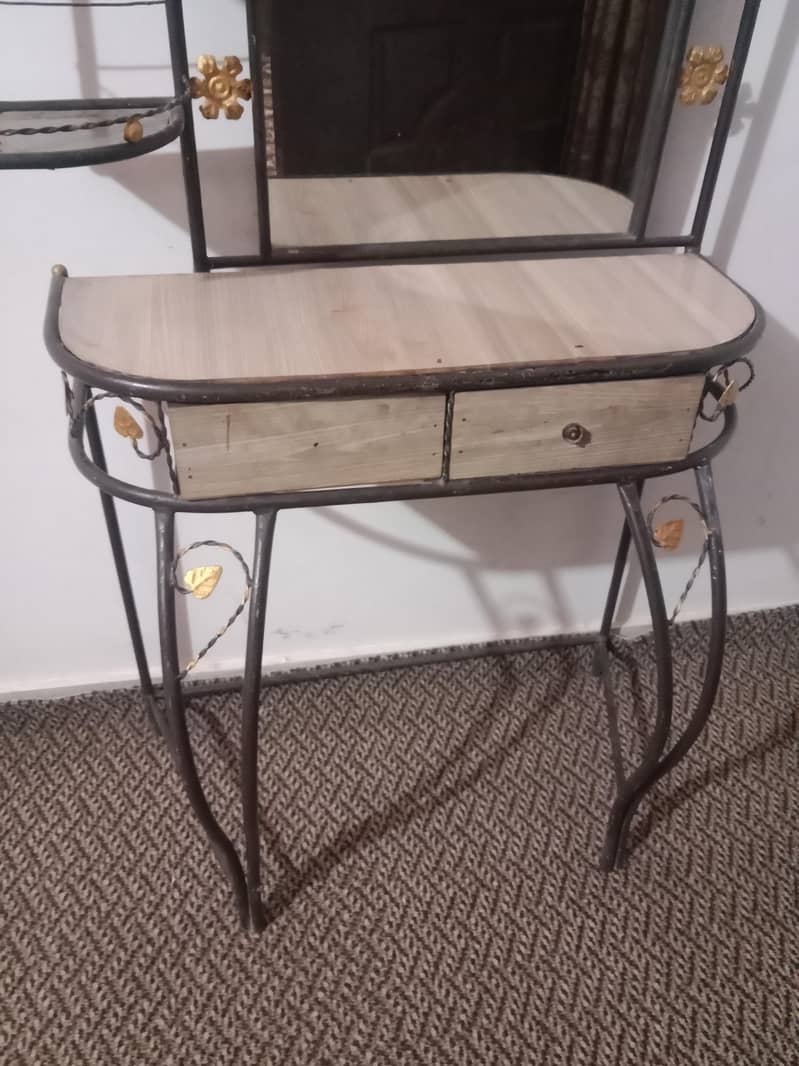 dressing table iron 2