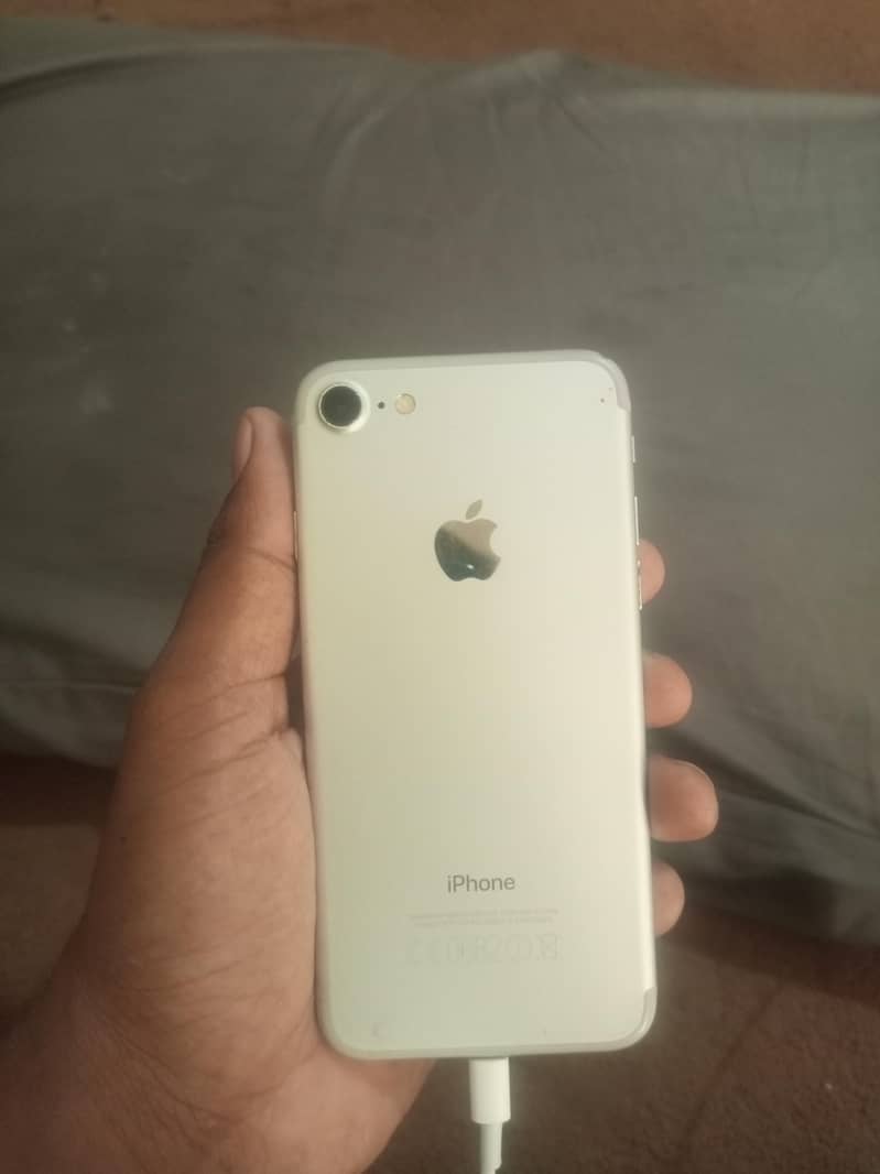 Apple iPhone 7 0