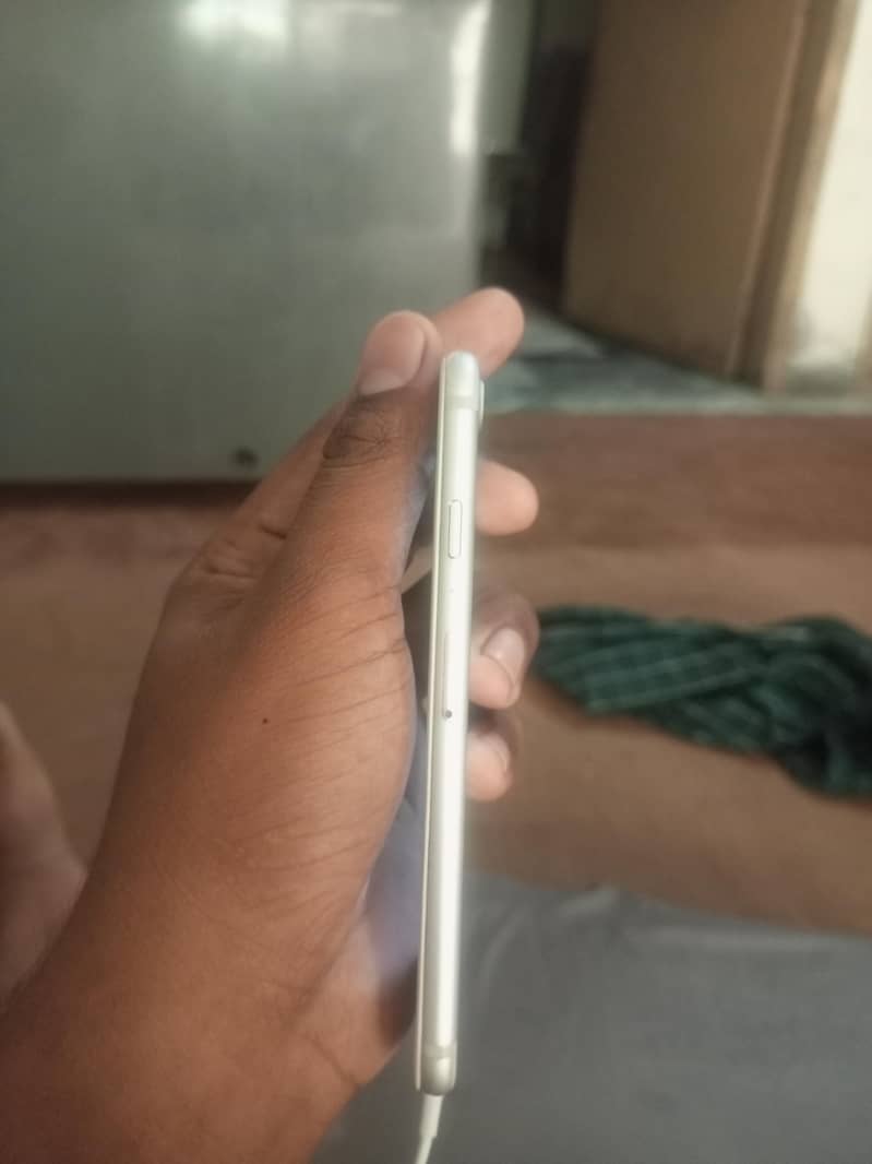 Apple iPhone 7 2