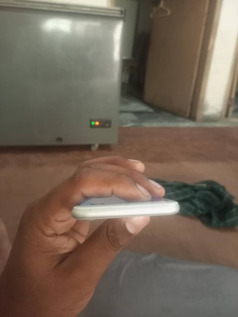 Apple iPhone 7 3