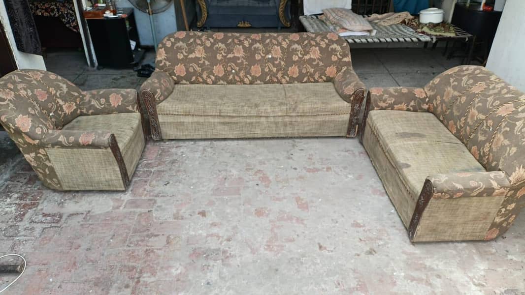 Complete Sofa's set for sell good price 1