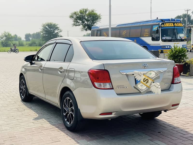 Toyota Corolla Axio 2012 6