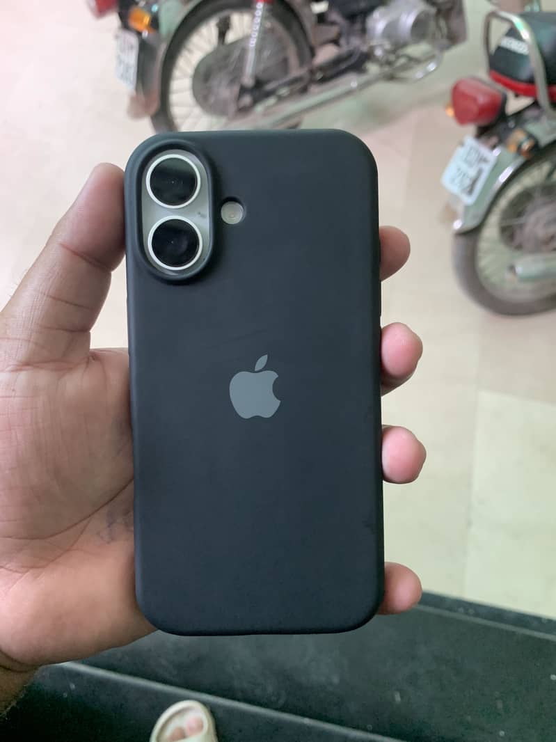 Apple iPhone 16 1