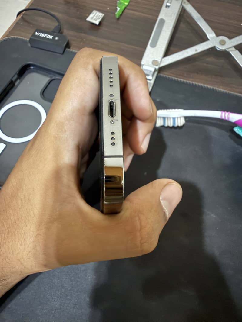 Apple iPhone 12 Pro 9