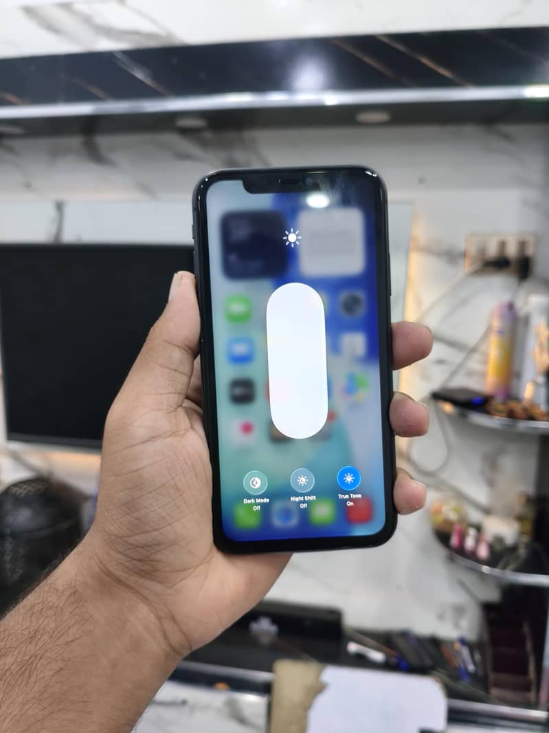 Apple iPhone 11 3