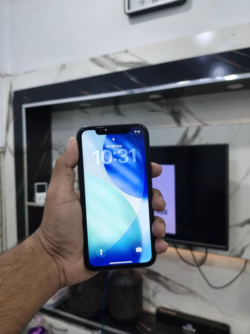 Apple iPhone 11 4