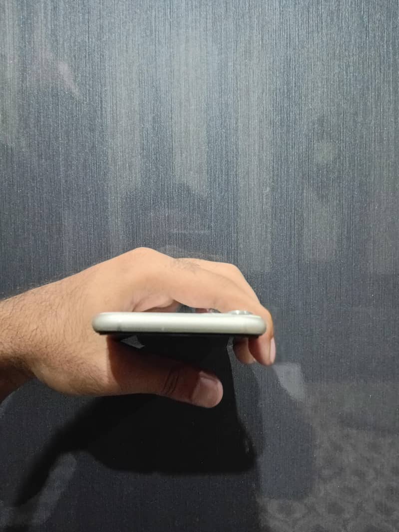 Apple iPhone 11 3