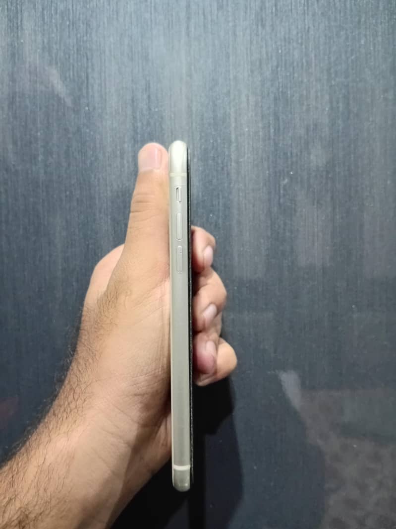 Apple iPhone 11 5
