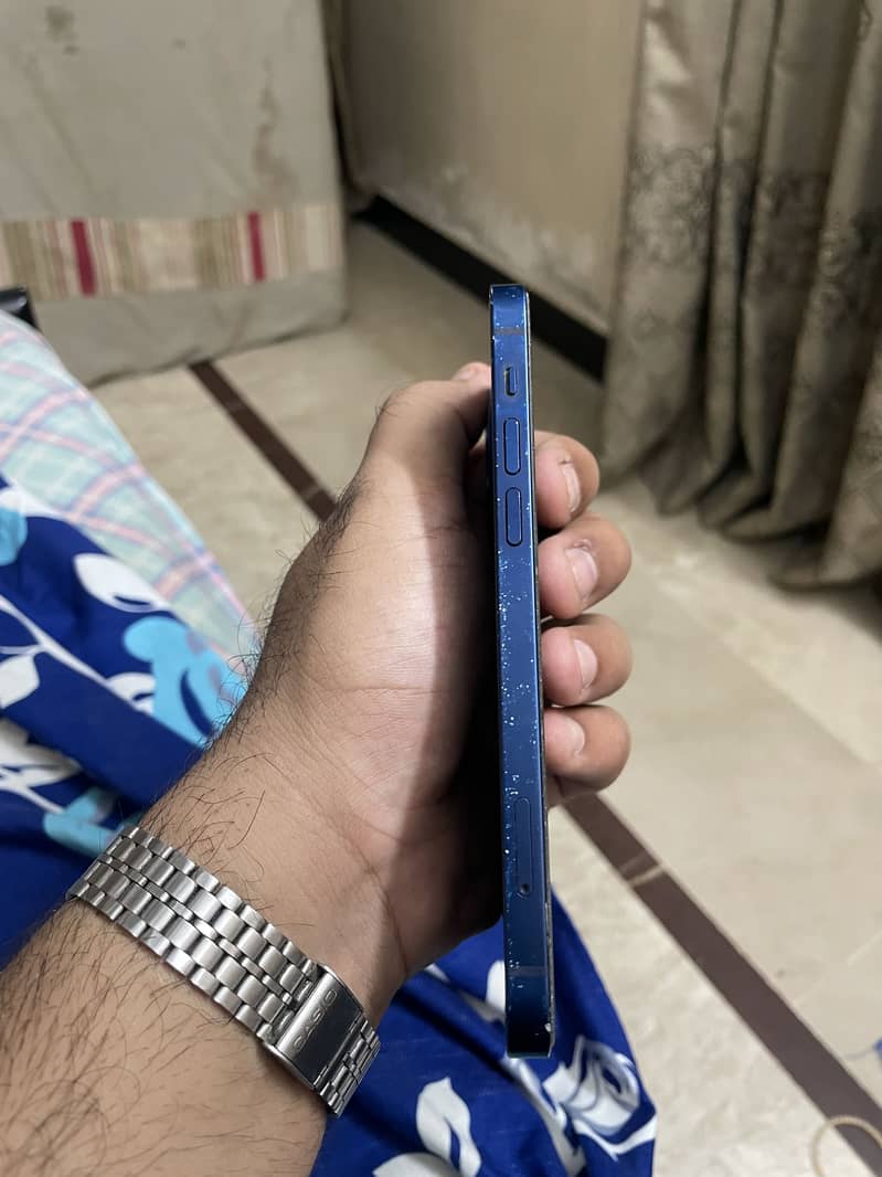 Apple iPhone 12 3
