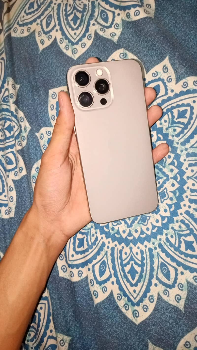 Apple iPhone 15 Pro Max 0